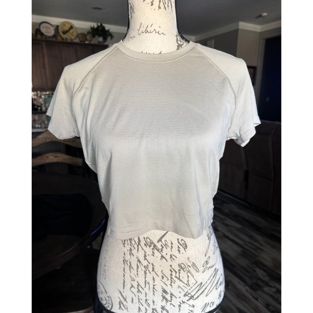 Lululemon Swiftly Tech Cropped Short-Sleeve Shirt 2.0
Mojave Tan / Mojave Tan